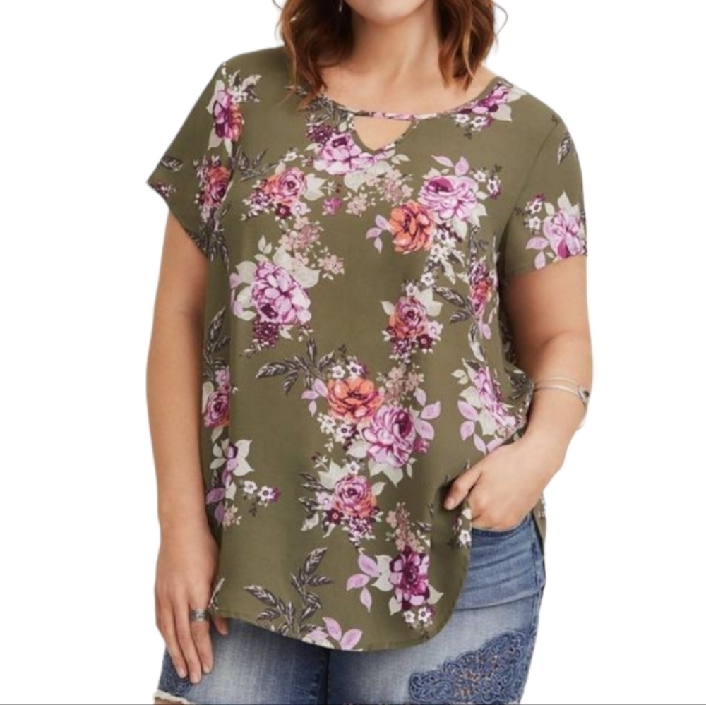 + TORRID Georgette Keyhole olive floral short sleeve blouse